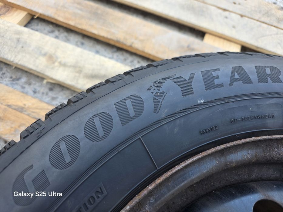 2бр. зимни гуми 215/65/16 GoodYear