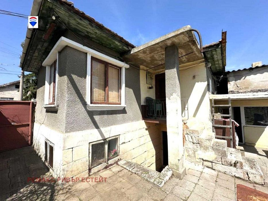 Селска къща за продажба в с. Иваново