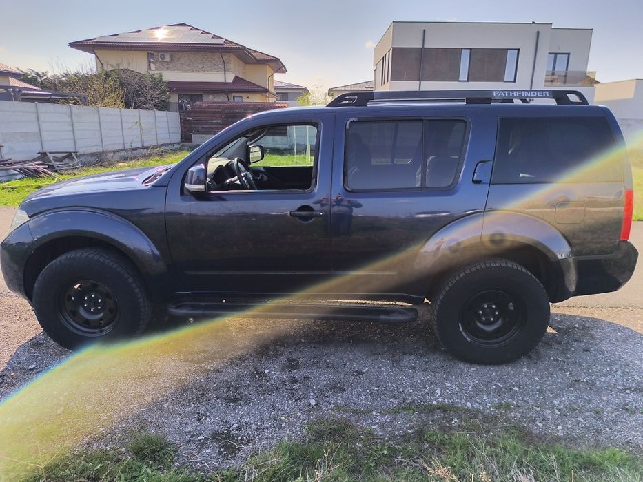 Nissan Pathfinder 7 locuri 2.5 190 CP