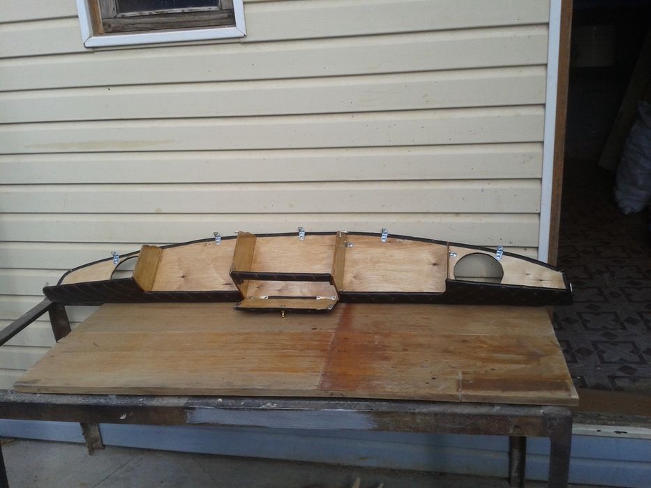 полка в салон авто.