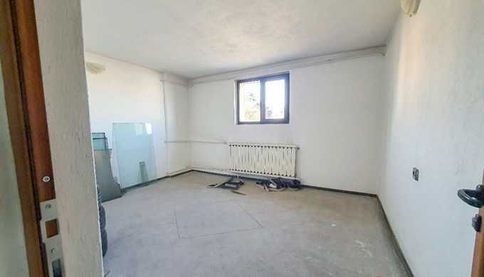 Inchiriere spatiu comercial si birouri