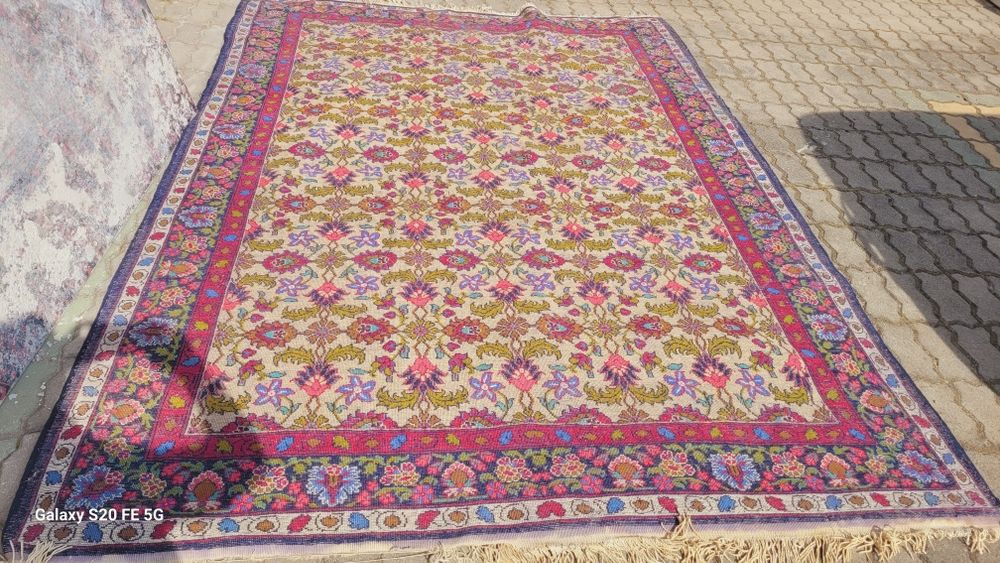 Персийски килим от старите