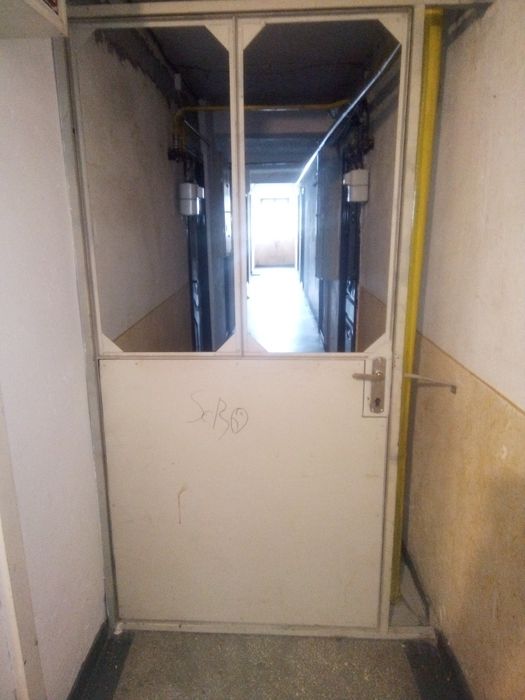 Ușă de fier Nouă nici un fel de zgârietură  detalii  la număr de  tel