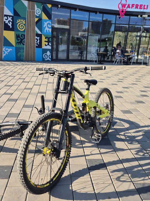 Kona operator cr size m