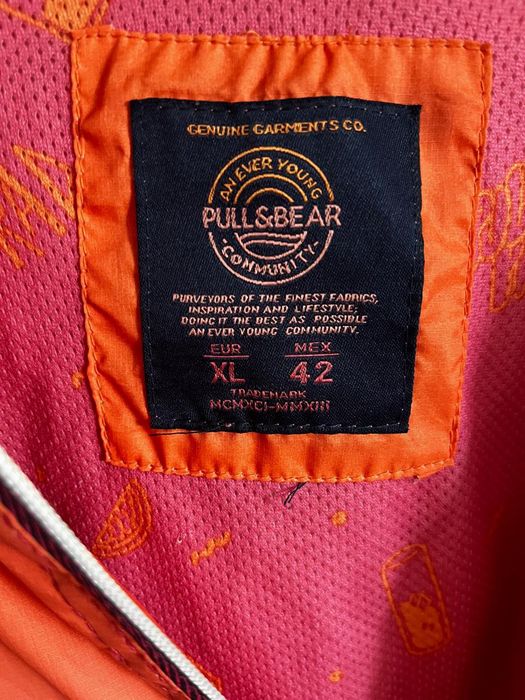 Ветровка очень красивого цвета