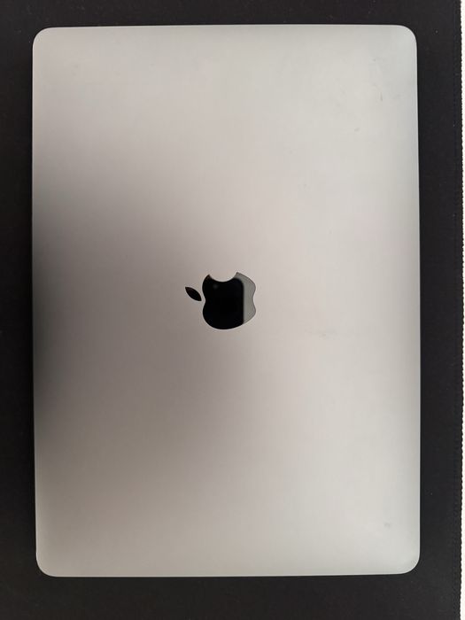 MacBook Pro 13 M2 2022 - baterie 96%