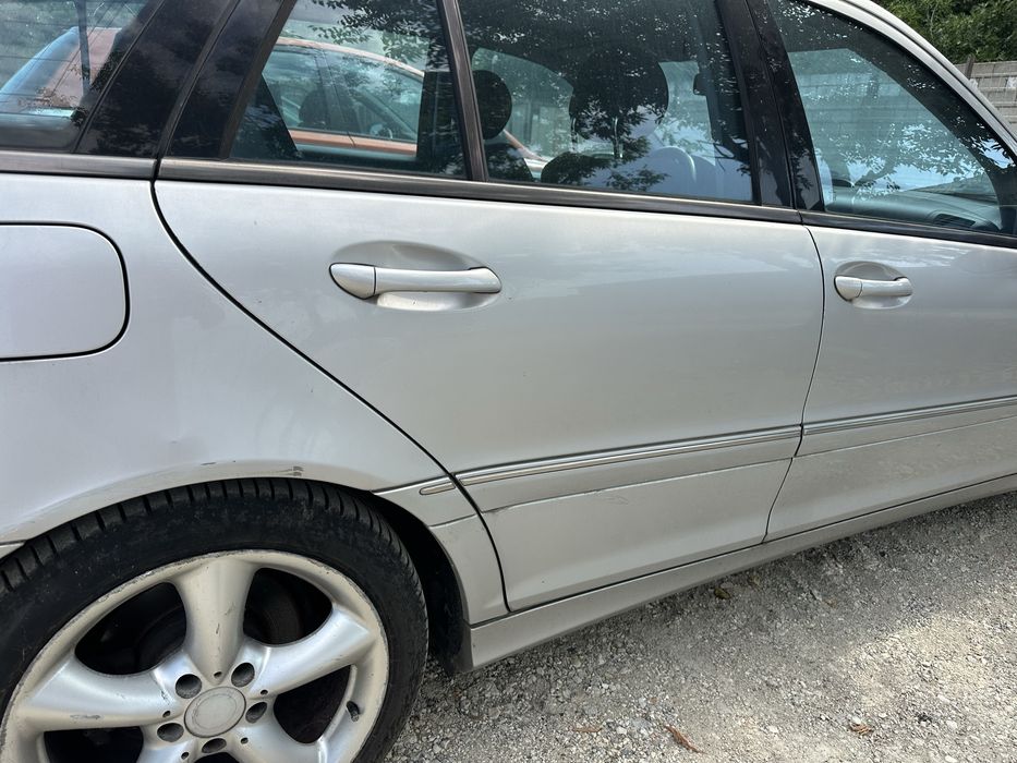 Врати десни за Мерцедес W203 c220 комби!