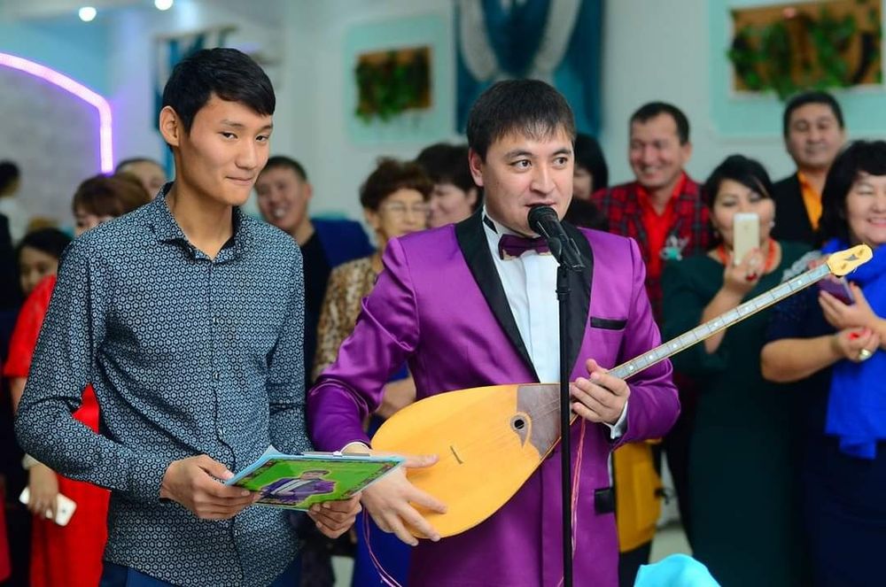 Асаба-Тамада Рай Қасымхан. Алматы.