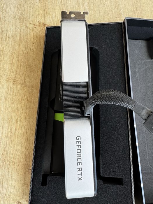 NVIDIA GeForce RTX 3060 Ti Founders Edition (8GB GDDR6)