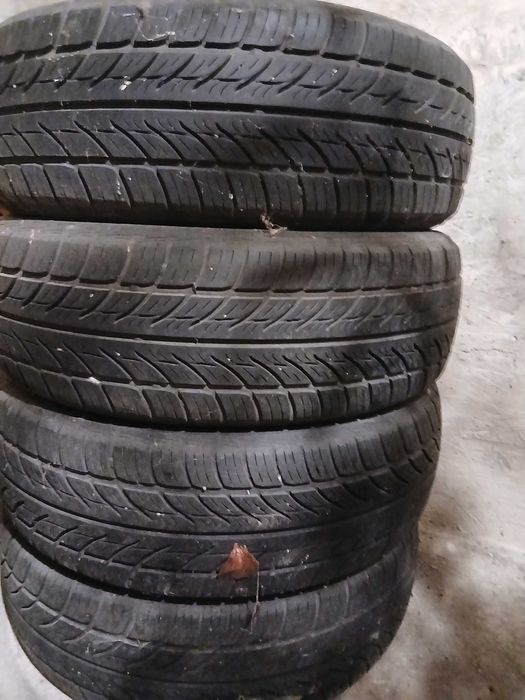 Vand 4 cauciucuri de vara 195/65/15