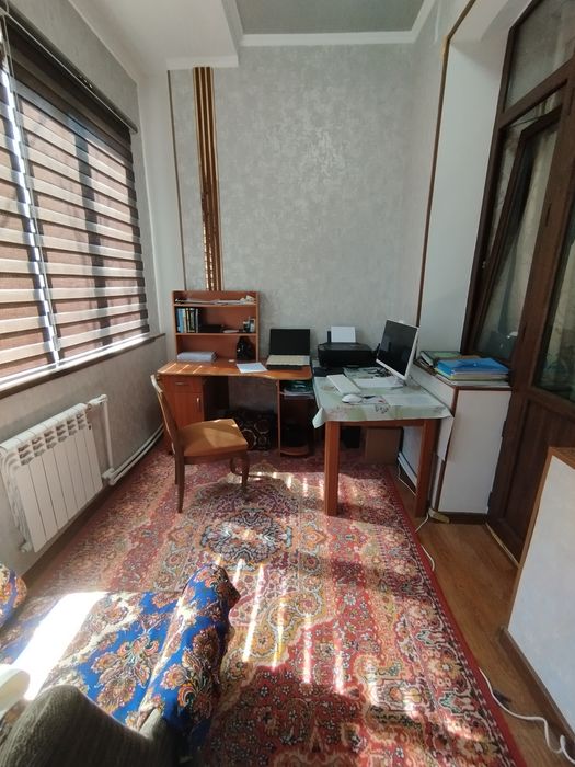 Продаётся Яккасарой т. Аския кўчаси . Бобур  боғи.Висотапотолочка ! 4