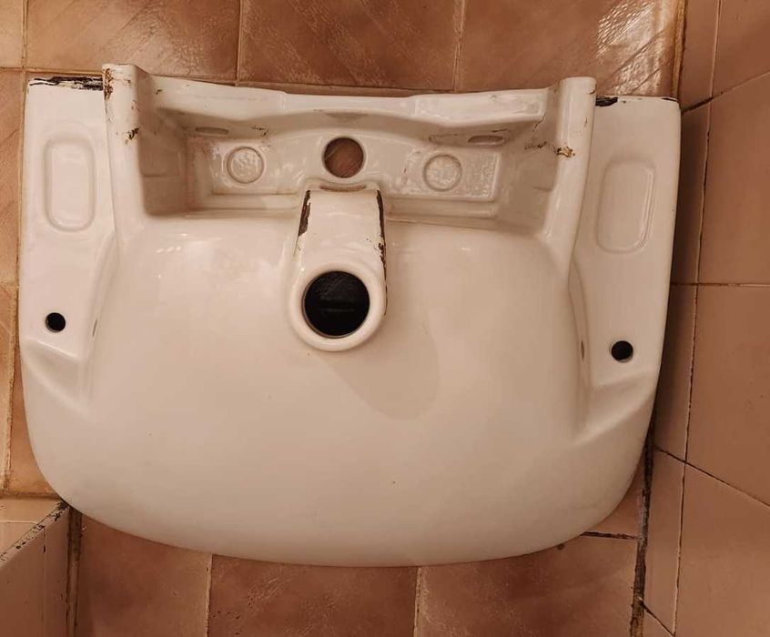 Керамична мивка за баня