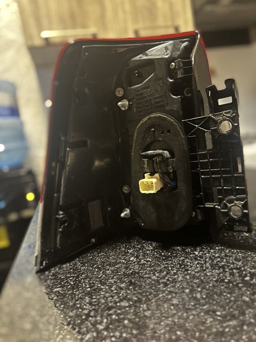 Toyota land cruiser 200 orqa fara