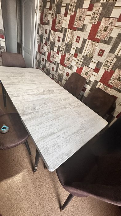 Стол и стулья для кухни