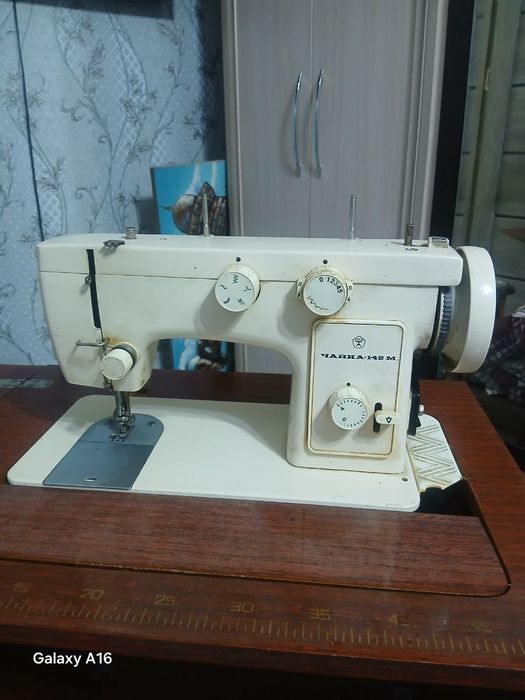 Швейная машинка Чайка 142м