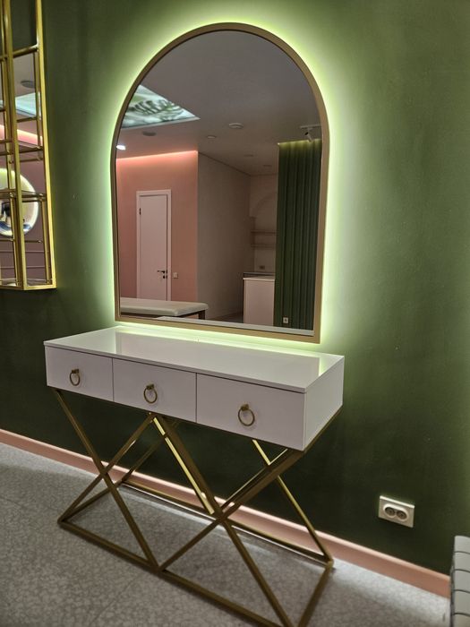 Консоль с зеркалом