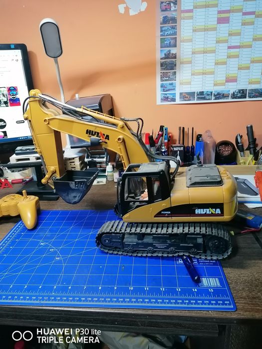 Vand excavator Huina 1555.