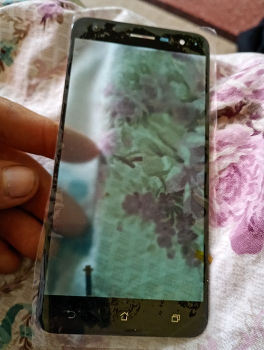 Телефон Asus ZenFone