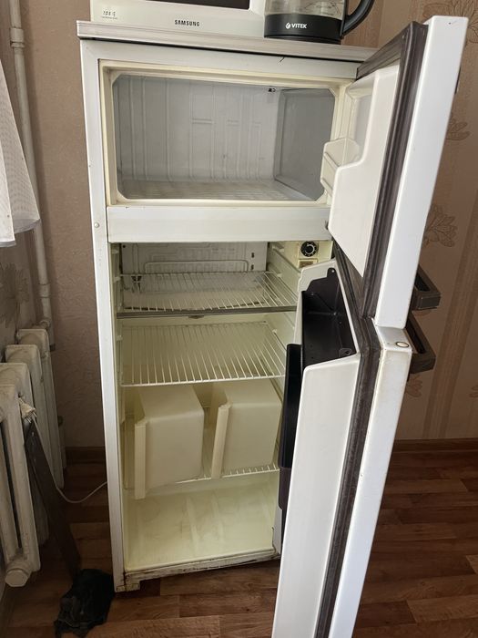 Продаю Холодильник б/у рабочий СССР