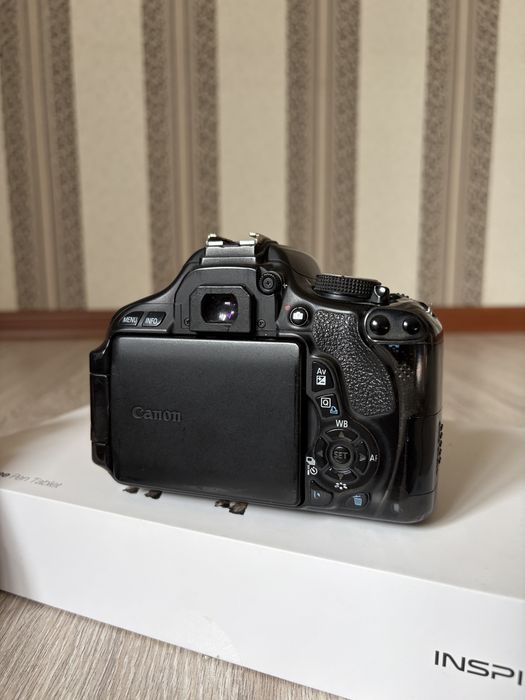 Canon EOS 600D + объектив 18-55 мм