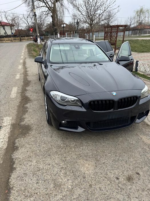 De vanzare ​BMW Seria 5 F11 525d (218 CP) - 2013 - Trapă Panoramică - Volan M cu Padele - Piele