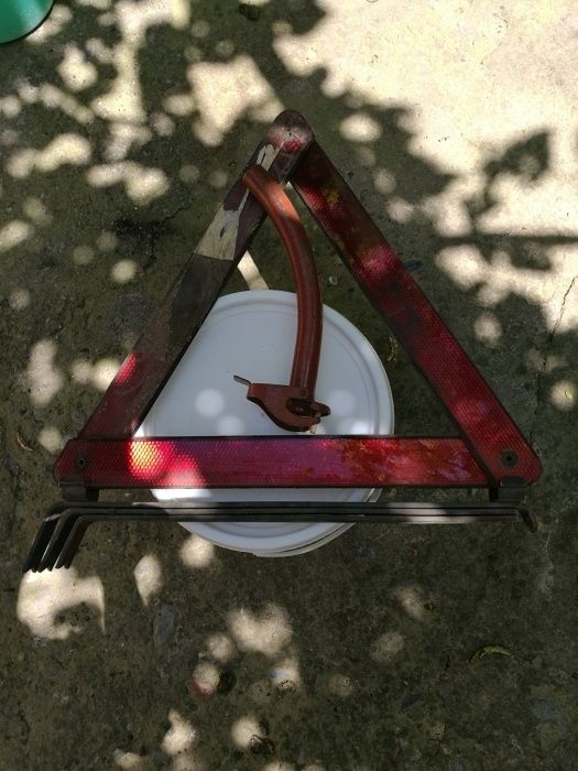  Аварийный дорожный знак