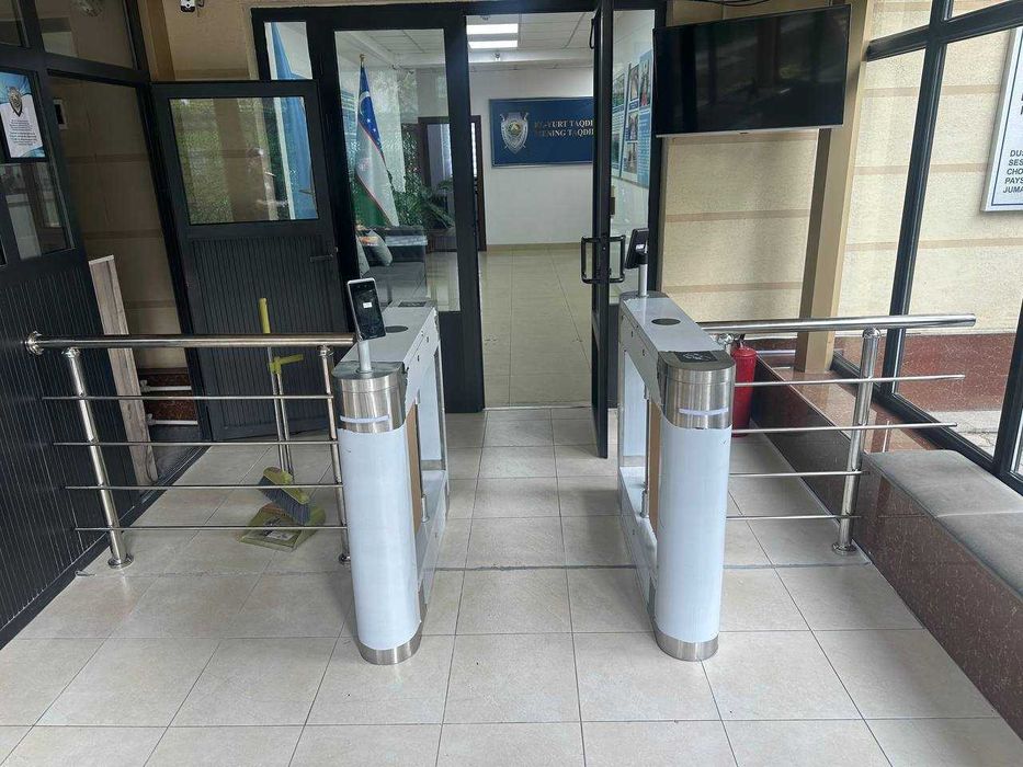 Turniket o‘rnatish, Установка турникетов