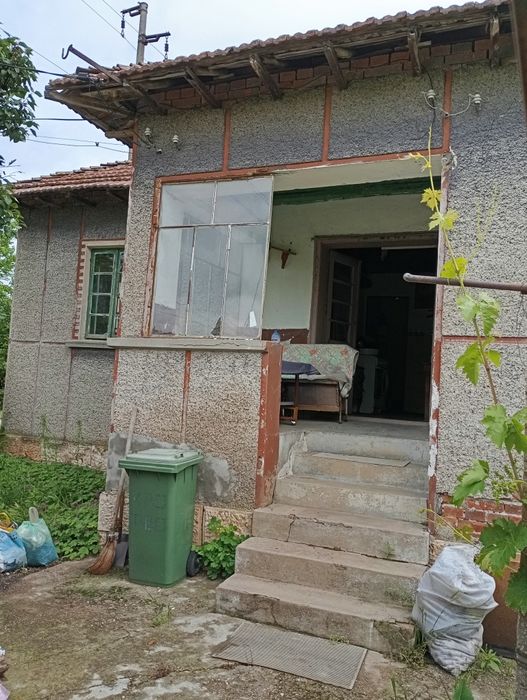 Продавам къща село тетово