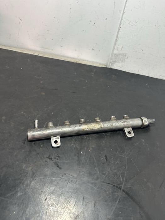 Rampa injectoare volkswagen Vw Crafter 2.5 TDI 076130093C