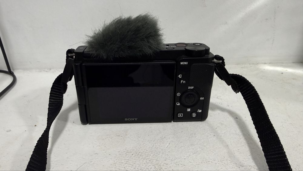 Sony ZV-E10 – Като нова | Перфектна за стрийминг, влогове и фотография