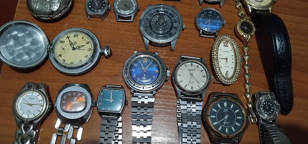 Продам Часы по 5000тг. Есть рабочие. Район Бурова