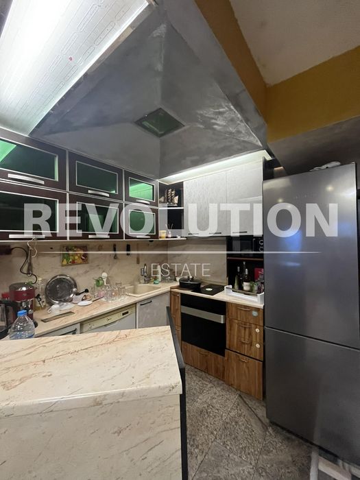 Дава се под наем Къща в Варна, Левски - 150 кв.м за 650 € - Снимка #2