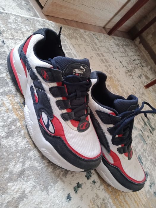 Продается кроссовка, размер 43