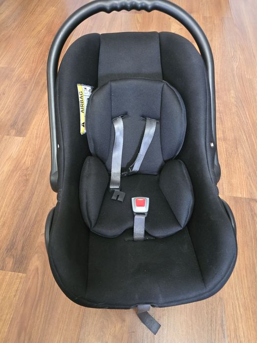 Scoica auto bebe + baza Isofix Karwala – stare foarte buna