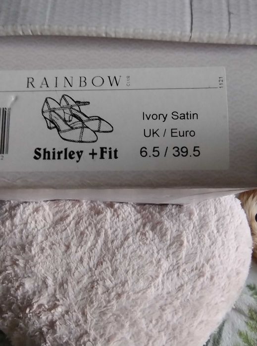 Маркови,Официални,Чисто нови сатен 39.5 номер и велур 39 номер