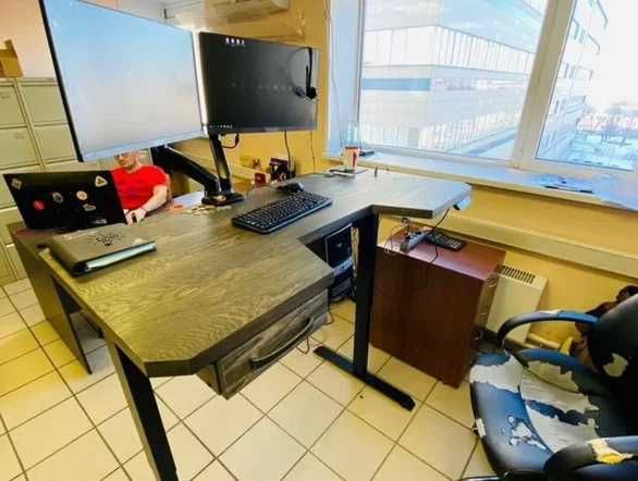 Стол с регулировкой высоты/Бalandligi sozlanadigan stol