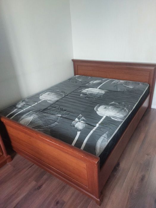 Продам спальный гарнитур