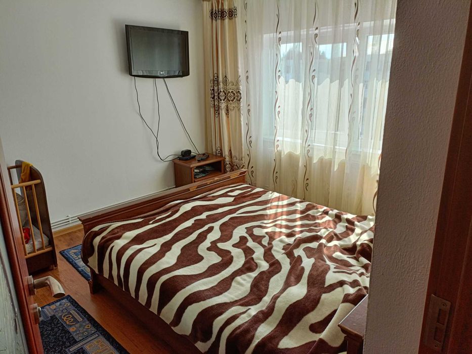 Închiriez apartament cu 3 camere pe str. Neagoe Vodă