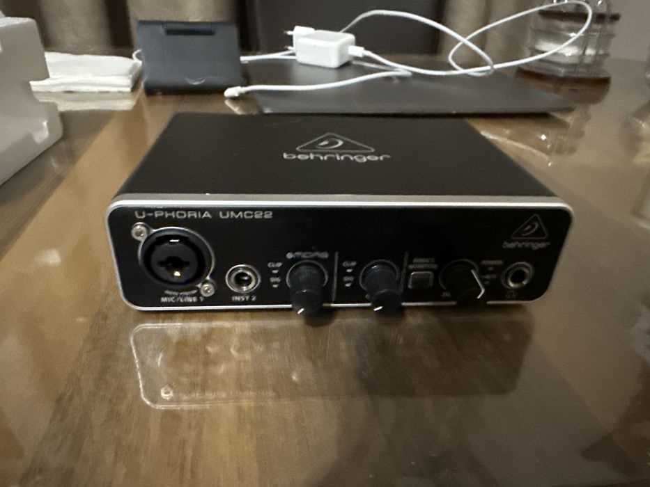 Звуковая карта BEHRINGER U-Phoria UMC22