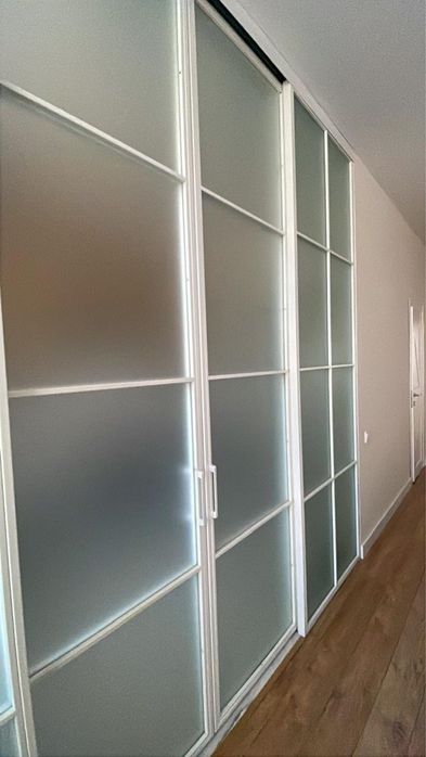 Продам Межкомнатную дверь (витраж)