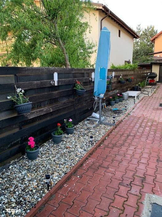Casa cu 4 camere de vanzare