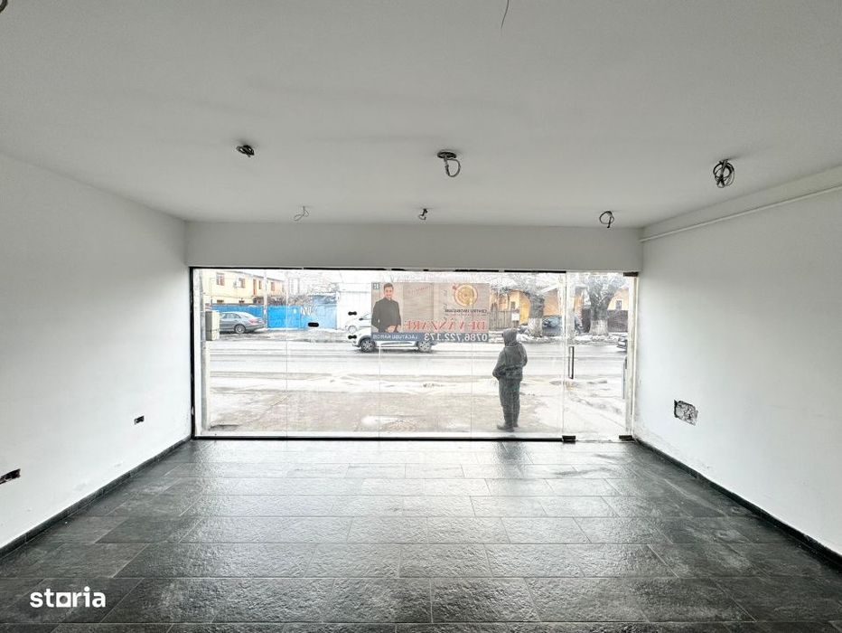 Spatiu comercial in statia de autobuz, stradal cu teren !