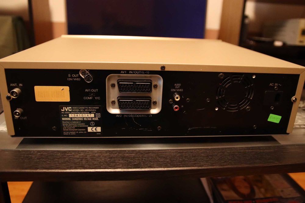 JVC HR-DVS1 видео рекордер SVHS и MiniDV