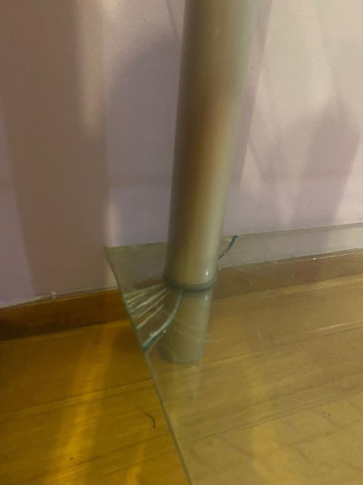 Стол стеклянный для гостиной