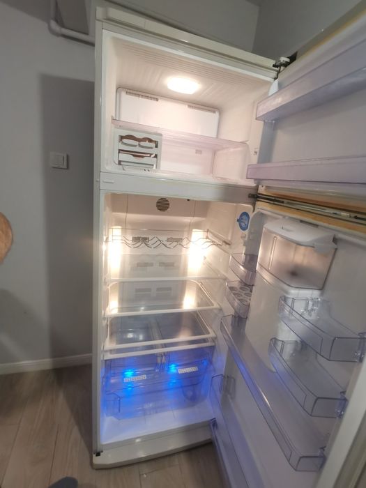 Vând combina frigorifica BEKO - Total No Frost