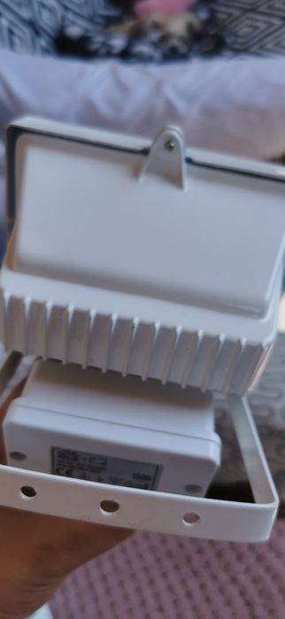 Două Proiectoare cu Halogen și Senzor de Mișcare.