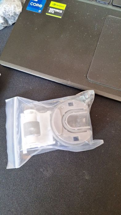 L8050 L18050 rolik podacha bumaga