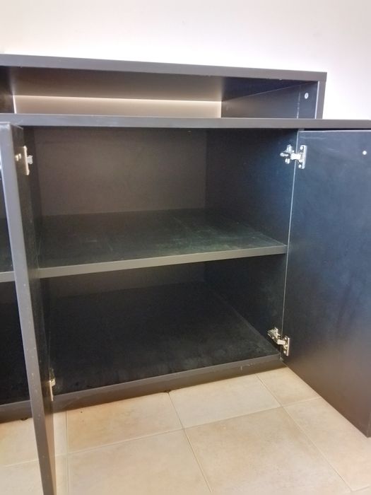 Голям поръчков шкаф