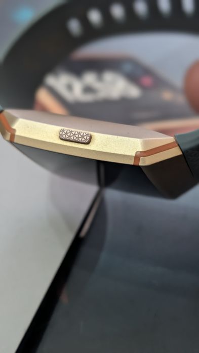 Ceas Fitbit Ionic Gold