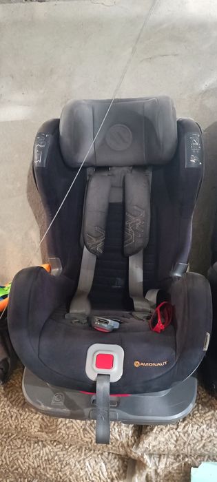 Продавам детски столчета за кола Avionaut